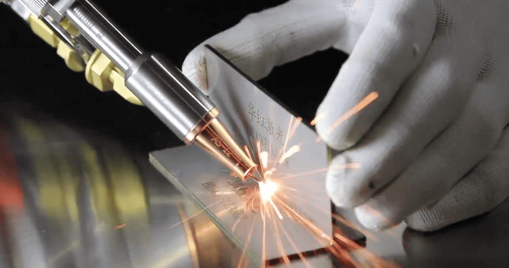 Bagaimanakah kesan mesin kimpalan laser genggam 4-dalam-1 dalam pembersihan lipit kimpalan?