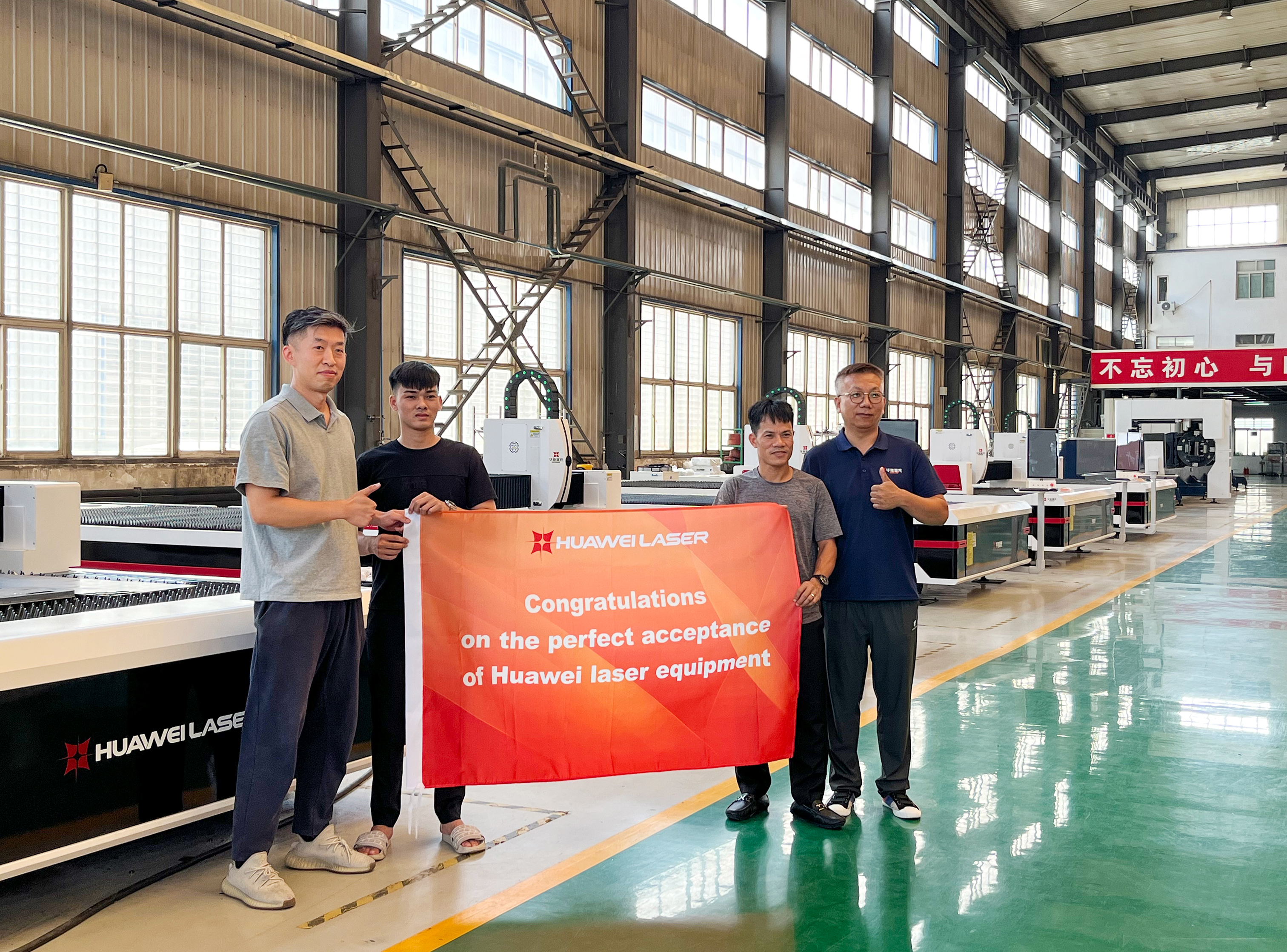 Penghantaran yang berjaya 6000W 6020 pemotong laser ke Vietnam